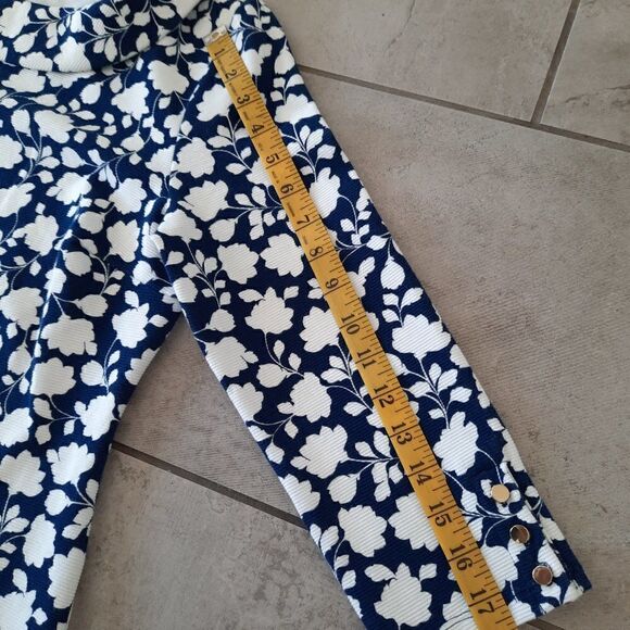 Talbots Women's Blue & White Floral Top size MP - Picture 7 of 7